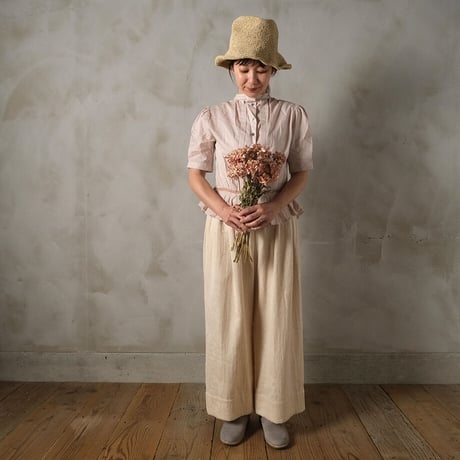 静寂の peplum blouse