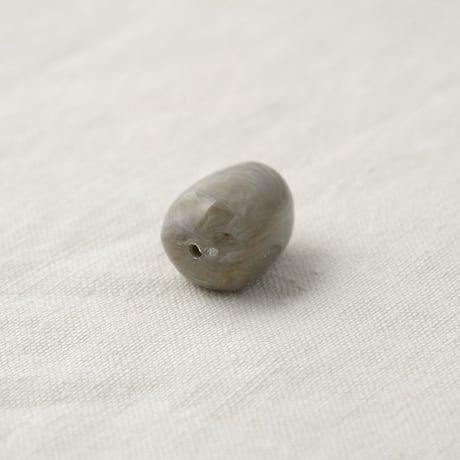 ころんとした縦長ビーズ