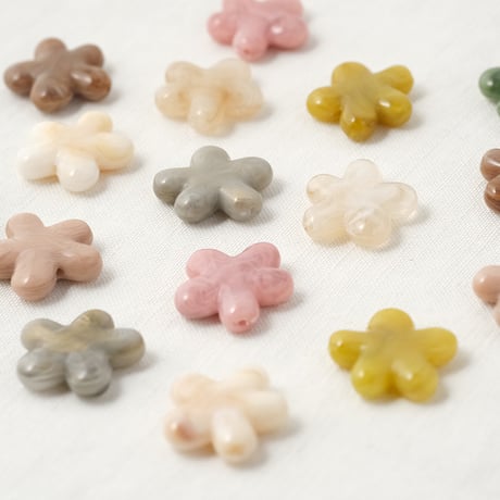 いびつなお花のビーズ