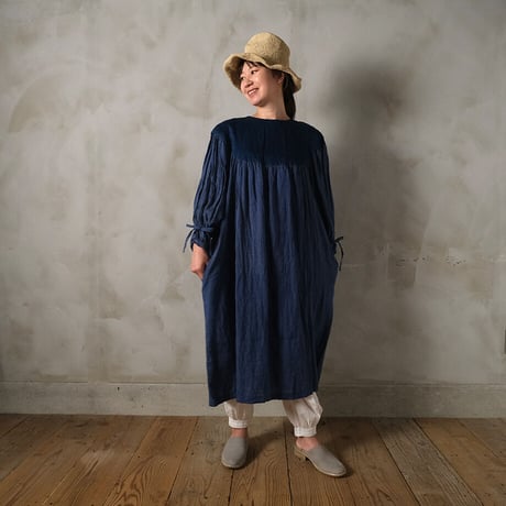 月夜の round yoke sleeve dress