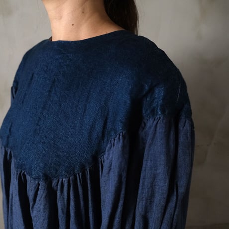 月夜の round yoke sleeve dress