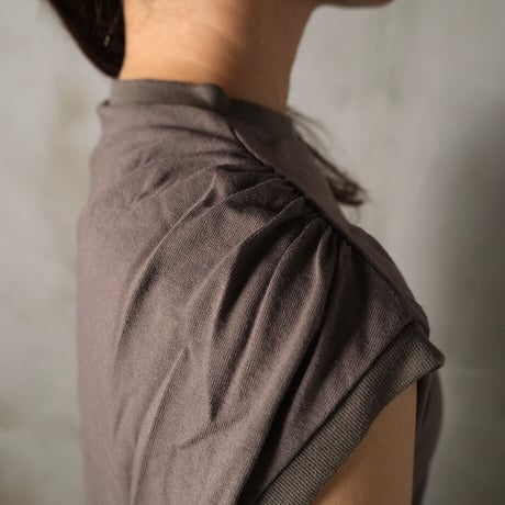 sleeveless tops