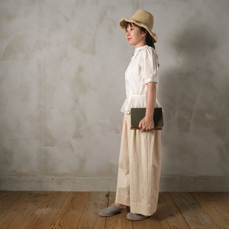 静寂の peplum blouse