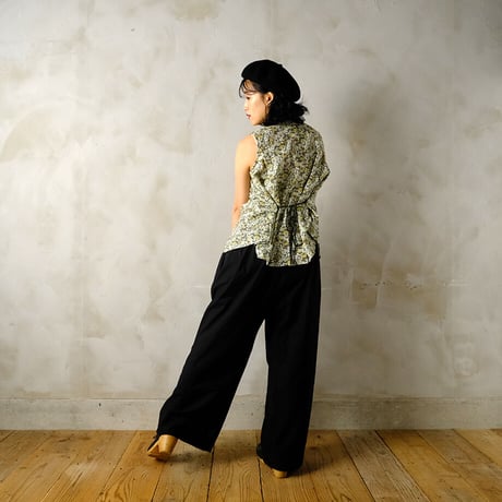 月にぬれた花 back open sleeveless blouse
