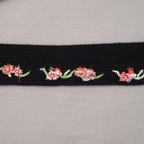 赤いお花刺繍のリボン　ブラック＜幅33mm＞