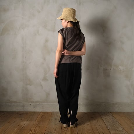 sleeveless tops