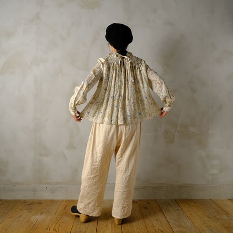 優しき庭 round-collared pullover blouse