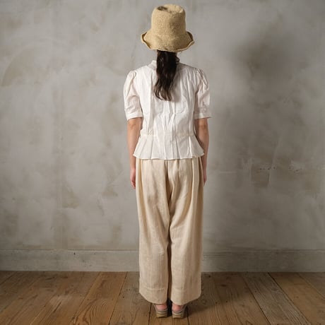 静寂の peplum blouse
