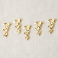 3枚の葉っぱが連なったチャーム
