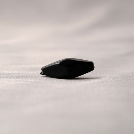 ブラックひし形ビーズ