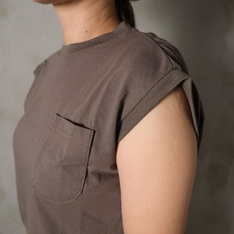 sleeveless tops