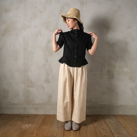静寂の peplum blouse