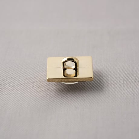 スクエアフレーム　微細ラメ入りボタン
