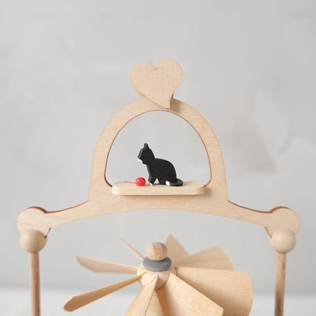 ドイツ工芸品　ネコくるくる L