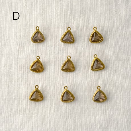 メタルフレーム　三角ビジューチャーム　小　＜online限定カラー＞
