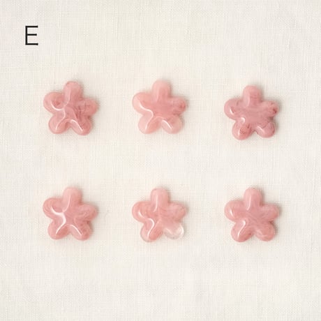 いびつなお花のビーズ
