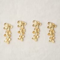 3枚のお花が連なったチャーム