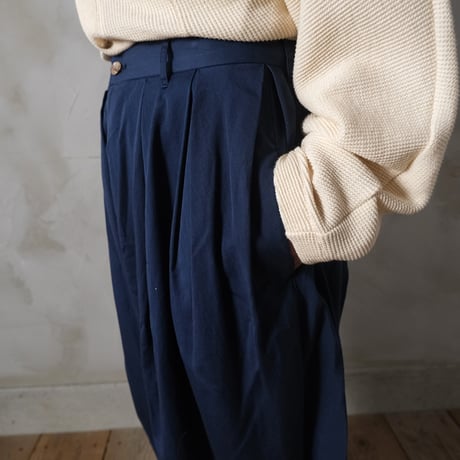 宵闇の tuck pants