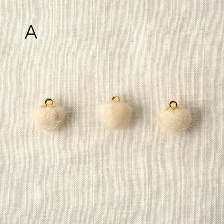 起毛の球体チャーム＜直径約11mm＞