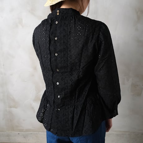 春霞む embroidery blouse