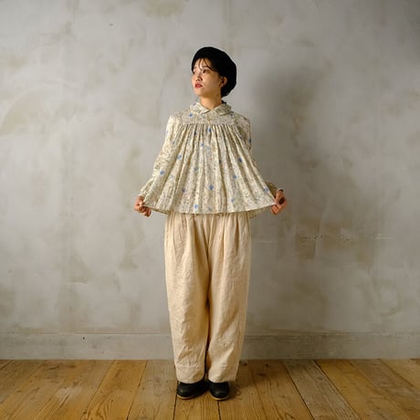 優しき庭 round-collared pullover blouse