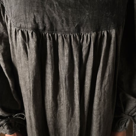 ふかい夜の round yoke dress