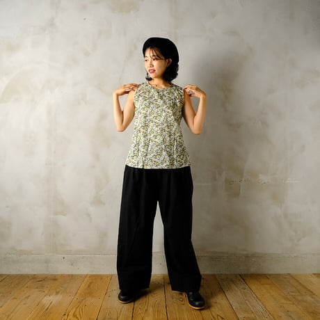 月にぬれた花 back open sleeveless blouse