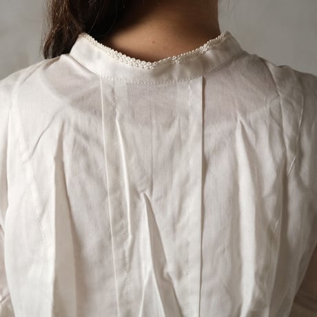 静寂の peplum blouse