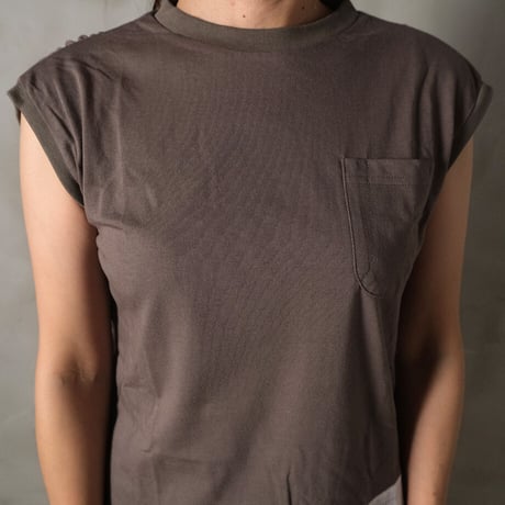sleeveless tops