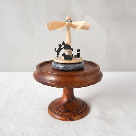 ドイツ工芸品　ネコくるくる S