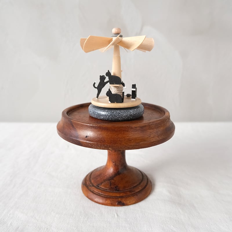 ドイツ工芸品 ネコくるくる S | walet