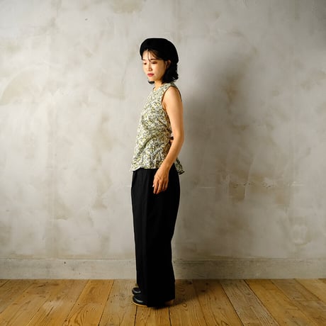 月にぬれた花 back open sleeveless blouse