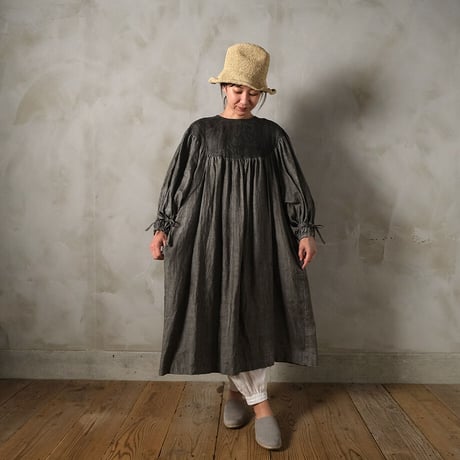 ふかい夜の round yoke dress