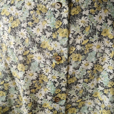 月にぬれた花 back open sleeveless blouse