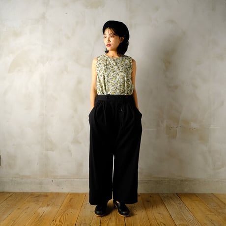 月にぬれた花 back open sleeveless blouse