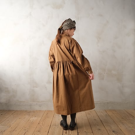 夕霜はらう open collared dress