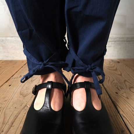 宵闇の tuck pants