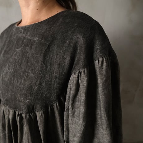 ふかい夜の round yoke dress