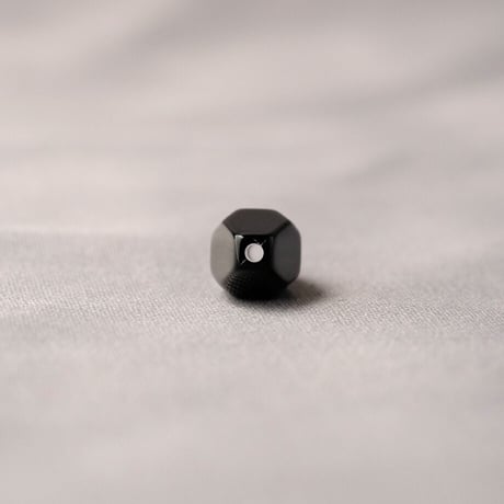 ブラックひし形ビーズ