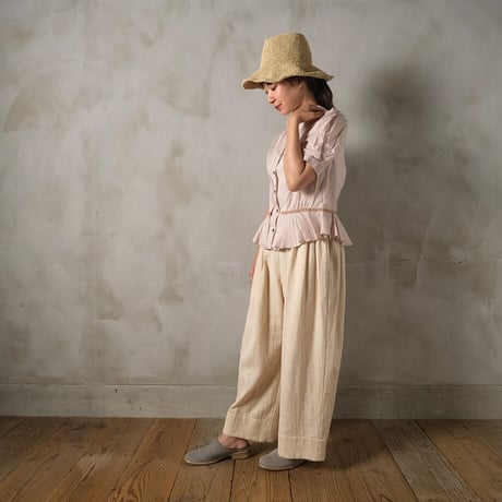 静寂の peplum blouse
