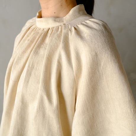 儚きかげ backless blouse