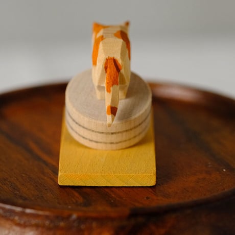 ドイツ工芸品　アヒルをつかまえるネコ
