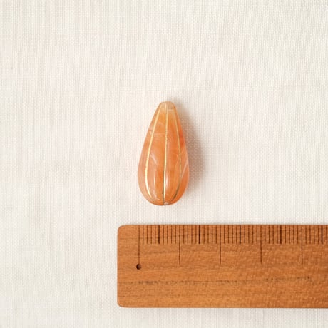 しずく型パンプキンビーズ　ゴールドライン　26mm