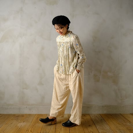 優しき庭 round-collared pullover blouse