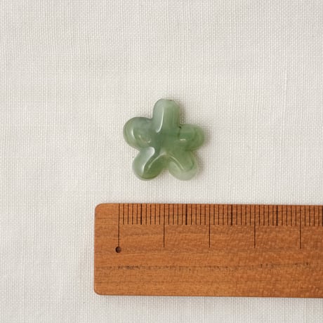 いびつなお花のビーズ