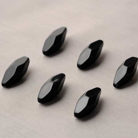 ブラックひし形ビーズ