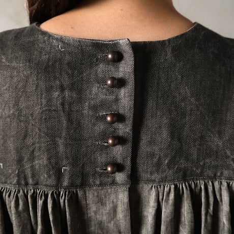 ふかい夜の round yoke dress