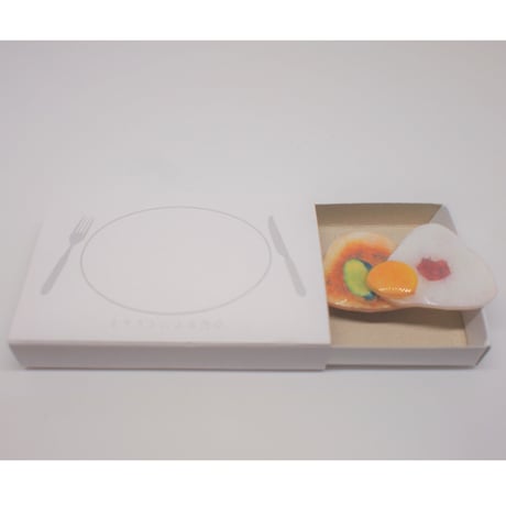 ブローチ【イラストによる食卓。】 おにぎり 【日本製】