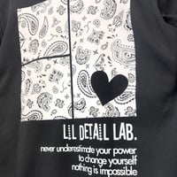 Lil Detail lab.【 2025 ドライメッシュ Tシャツ 】  ホワイトシャツ×ブラックプリント