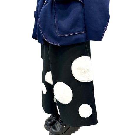 Monochrome dot shorts